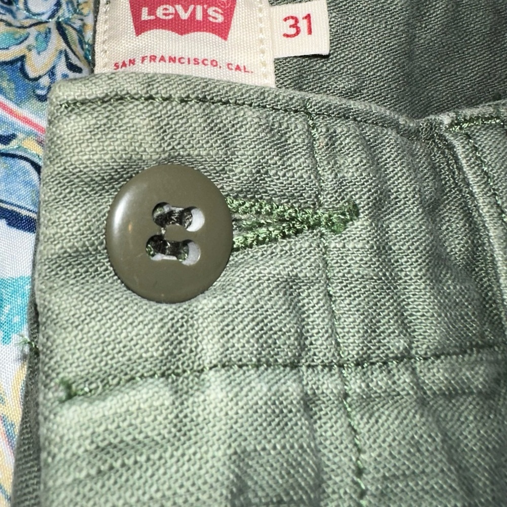 Levi’s olive pants - Picture 4 of 5